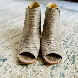 Paul Green Textured Gray Ankle Booties